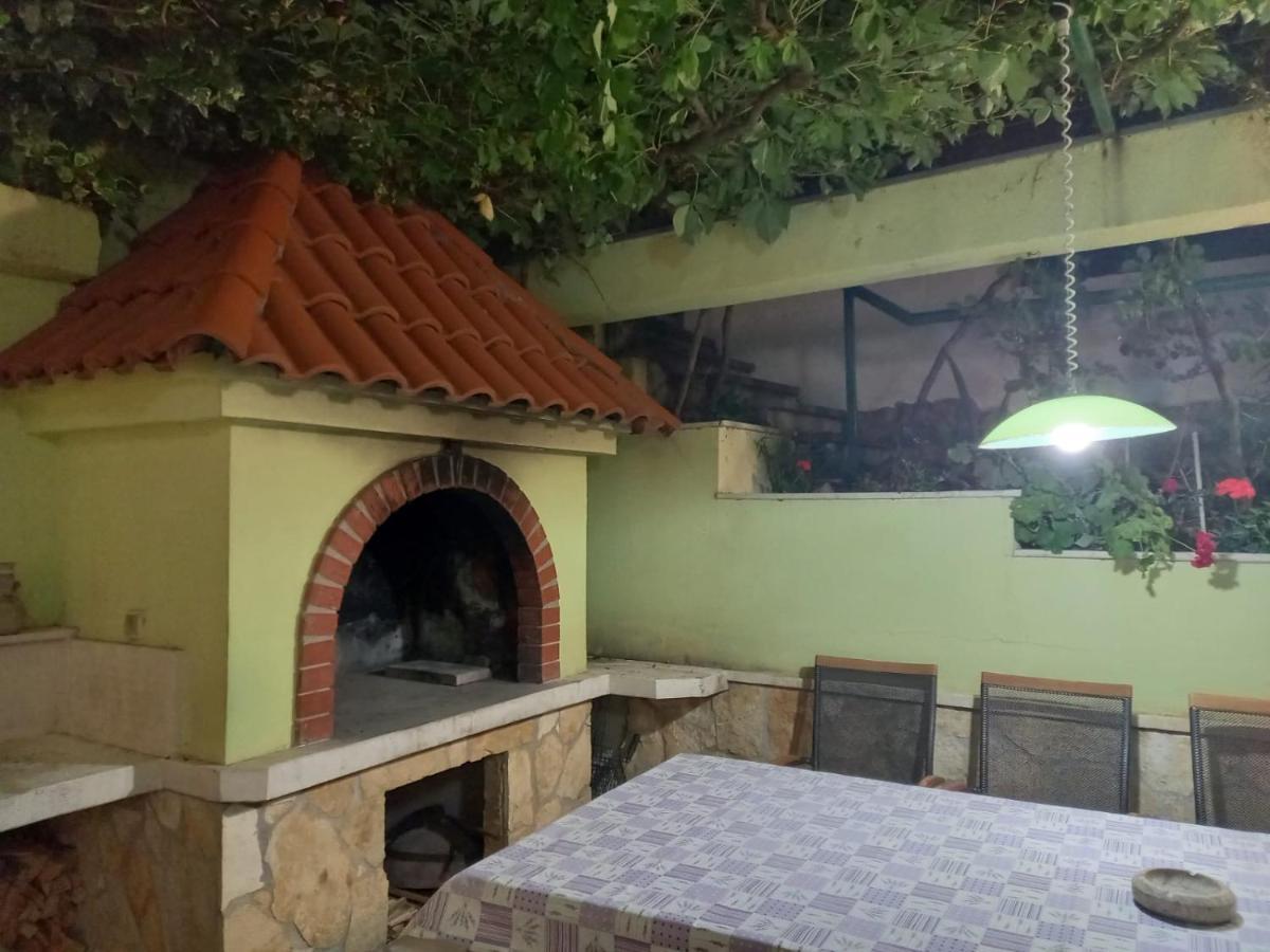 Ferienwohnung Jelena Omiš Exterior foto
