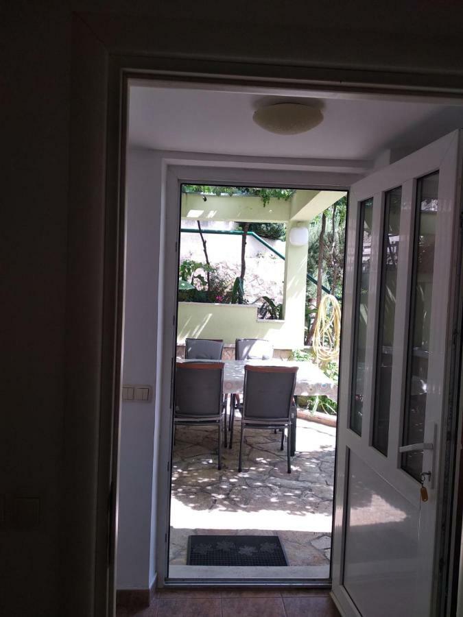Ferienwohnung Jelena Omiš Exterior foto