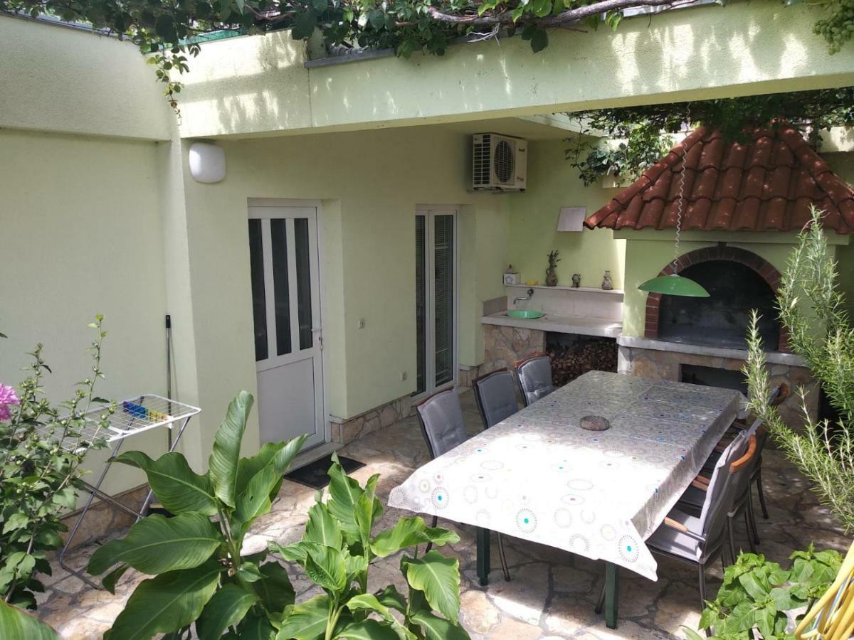 Ferienwohnung Jelena Omiš Exterior foto